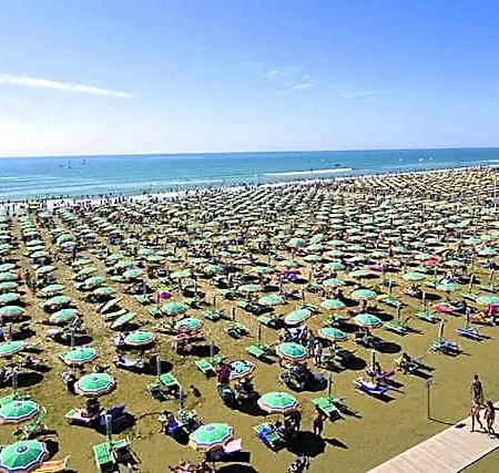 Spacious Family In An Excellent Position 3* Bibione