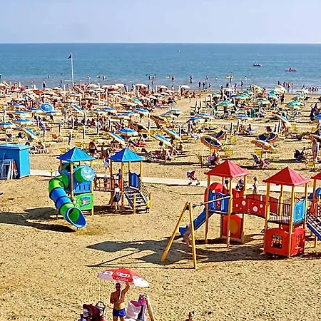 Hotel Spacious Family In An Excellent Position Bibione